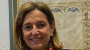 Complimenti alla professoressa Antonella Polimeni, eletta oggi come  rettrice della Sapienza Università di Roma Per la prima volta sarà una  donna a ricoprire la massima carica accademica dell'Ateneo. Buon lavoro,  affinché La
