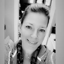 Sara Nack's Instagram, Twitter & Facebook