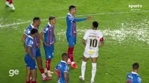 Neymar expulsado por taparse la boca