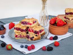 Crumbars Aux Fruits Rouges Carres De Crumble Free The Pickle Recette En 2020 Alimentation Crumble Fruits Rouges
