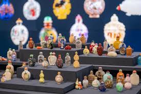 Hong Kong Museum of Art receives donation of internationally renowned Fuyun  Xuan Collection of Chinese Snuff Bottles from Christopher and Josephine Sin  (with photos)