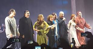 Il sito ufficiale, le informazioni e tutti i link utili per sapere tutto su david cocciante. Notre Dame De Paris Ultima Di Milano David Zard E Riccardo Cocciante Sul Palco Il Video