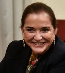 The latest tweets from @dora_bakoyannis Twra E3hgoyntai Ola H Ntora Mpakogiannh Kai Oi Yaines Poy Mas Pnigoyn Me L 8rometanastes Binteo Makeleio Gr
