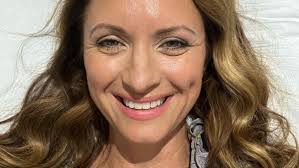 Fundraiser for Laura Laire by Eliza Rybinski : Laura Laire's Fight Against  Breast Cancer