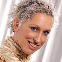 Shelly Leon's Instagram, Twitter & Facebook