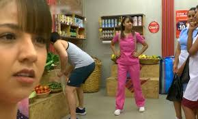 Dolores estalló de celos al ver cómo Jimmy luce sus músculos con sus  clientas