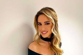 She studied in the liceo scientifico and then she studied jurisprudence. Giorgia Rossi Ipnotica Che Scollatura Foto