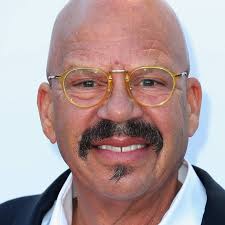 Do anyone have info to write R.Kelly