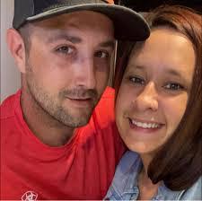 Lora Headrick's Instagram, Twitter & Facebook