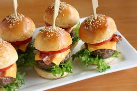 Kindergeburtstag Essen 40 Leckere Und Schnelle Ideen Fur Party Fingerfood Mini Hamburgers Mini Burgers Cheeseburger Sliders