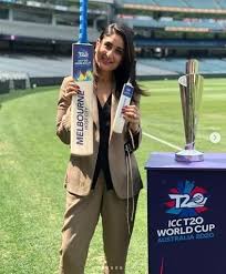 Kareena Kapoor Unveiling The T20 World Cup 2020 Trophy In Melbourne Australia Did You Know Kareena S Late Kareena Kapoor Kareena Kapoor Khan World Cup Trophy