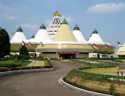 Gambar taman minimalis yang menarik adalah inspirasi bagi banyak orang yang ingin memiliki taman pribadi namun terkendala dengan keterbatasan ruang yang ada di rumah mereka. Taman Mini Indonesia Indah Jakarta Hotel The Residences At Puri Casablanca