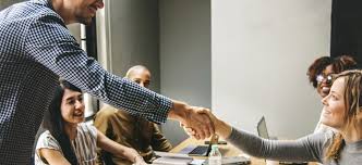 Le fait de la tourner aide à se dire que la journée de travail est. L Amour Au Travail Bonne Ou Mauvaise Idee Vibration Vibrons Ensemble