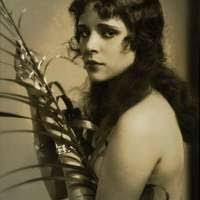 Stage actress Kitty Gordon (SAYRE 2845)