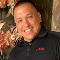 Kris Slater's Instagram, Twitter & Facebook