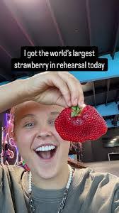 Linda Huse's Instagram, Twitter & Facebook