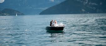 Wer hat nicht schon einmal davon eine tolle idee ist es aber auch, ein schiff als shuttle von der traulocation zur eigentlichen feierlocation. Hochzeit Auf Dem Schiff Heiraten Auf Dem Boot Your Perfect Day Ihr Hochzeitsplaner