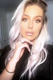 Tana Mongeau Dark Roots Blonde Hair Vacation Hairstyles Bleach Blonde Hair