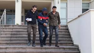 .bir işyerinde uyuşturucu madde sattıkları öne sürülen 3 şüpheli, polisin düzenlediği operasyonla yakalandı. Bodrum Da Uyusturucu Operasyonu Gundem Haberleri