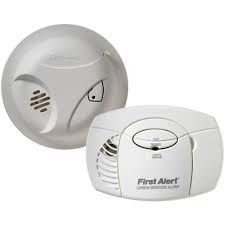 A simple carbon monoxide detector with only one button, this affordable co alarm is very easy to install and use. First Alert Sco403 Carbon Monoxide And Smoke Detector Combo Pack First Alert Store