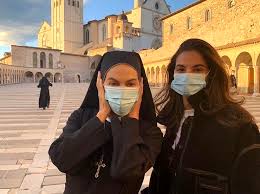 Anticipazioni tra nuovi personaggi e grandi ritorni l'attesa è quasi finita. Che Dio Ci Aiuti 6 Con Elena Sofia Ricci Anticipazioni Puntate Nuovi Personaggi