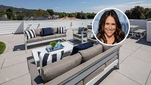 She has one sibling named todd. Inkl Jennifer Love Hewitt Snags Family Sized Pacific Palisades Home Variety
