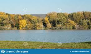 Hotel sorea slnava piestany ⭐ , slovakia, piestany, hlboká 47: Schoner See Slnava In Piestany Slowakei Fangort Sonnige Herbsttage Uber Dem Fischteich Hellblauer Himmel Stockfoto Bild Von Umgebung Szenen 165290856