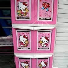 Dengan menggabungkan 3 cabang offline kami di jl. Lemari Plastik 6 Pintu Hello Kitty Napolly Bcbc 163 Hkbf Perabotan Rumah Di Carousell