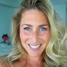 Official Google #FixedOnPixel SB Commercial 2023 with Amy Schumer, Giannis  Antetokounmpo & Doja Cat