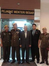 Selepas kemerdekaan pada tahun 1957, jawatan menteri besar kedah terus wujud iaitu perlantikan yang diperkenankan oleh sultan kedah. Rela Kedah On Twitter Prn Dan Pprn Bergambar Di Pejabat Menteri Besar Sblm Sesi Ramah Mesra Dgn Mb Kedah Mukhrizmahathir Http T Co Ospopwfdg9