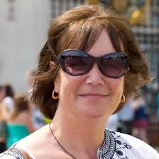 Public rally to defend Queen Elizabeth after Nazi salute footage emerges