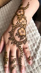 Pin By Sabbriela On Henna In 2020 New Mehndi Designs Henna Designs Hand Mehndi Design Images