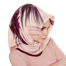 2020 Yaz Esarp Modelleri 2020 Yaz Esarp Modasi 2020 Esarp Basortusu Modasi Pierre Cardin