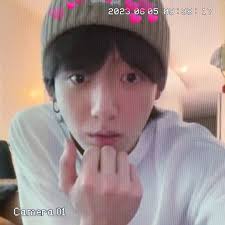 TRANS] [230605] Toàn bộ câu chuyện “săn ma” của Jungkook 🐰: Mình muốn nhìn  thấy ma, nên mình đã order thiết bị phát hiện ma của mấy đồng chí chuyên  bắt ma