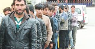 Alan suriyeli mültecilerin ardından, artık ülkeye giren ve girmeye devam eden afgan mülteciler de tartışmalara neden oluyor. Turkiye Nin Dogusunda Afgan Multeci Akini