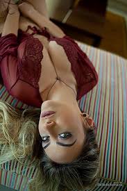 Catarinense Jaíne Cristina é a nova modelo do Bella da Semana