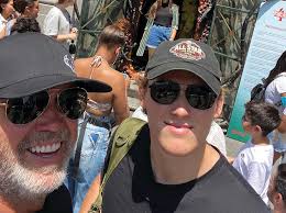 Dave Morissette heureux de s'être rapproché de son fils pendant un voyage  de 40 jours à l'étranger