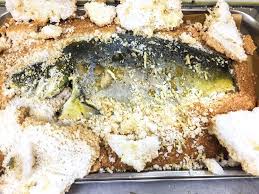 Karpfen Im Salzmantel Auf Meerrettich Streifengemuse Und Krauterkartoffeln Dazu Zerlassenen Butter Karpfen Rezept Rezepte Karpfen