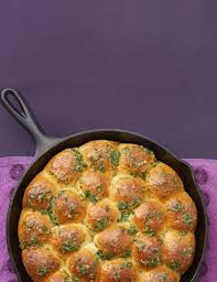 Skillet Dinner Rolls With Garlic Herb Butter Are Perfect For Any Occasion Recipe In 2020 Dinner Rolls Herb Butter Recipe Holiday Bread