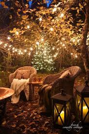 Schon Beleuchteter Garten Herbstliche Stimmung Perfekt Um Auch Noch Im Herbst Draussen Zu Sitzen Und D Hinterhofbeleuchtung Hinterhof Franzosisches Landhaus