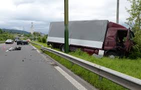 Stau, sperrungen und baustellen auf der a14. Kollision Zwischen Lastwagen Und Pw Eine Person Leicht Verletzt