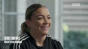 Renee Holmes's Instagram, Twitter & Facebook