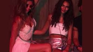 Brigitta cazzato e fabio cazzato. Loredana Lecciso Figlia Brigitta Scatenata A Ibiza Foto Ladyblitz