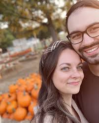 Anybody else need an army of people singing Ms. Rachel songs and dancing  behind the scenes to get that Christmas morning family photo?! 🤣 Merry  Christmas from the Shoemaker fam!! 🫶🏼 Follow