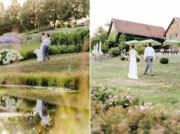 Vertraumter Garten Der Geheimnisse In Stroheim Hochzeitsfotos Garten Der Geheimnisse Hochzeitsfotos Gartenhochzeit Hochzeit