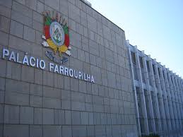 Incêndio deflagra no palácio da justiça do porto um incêndio deflagrou hoje no telhado do palácio da justiça do porto, situado no campo dos mártires da pátria, revelou à lusa fonte do centro. Palacio Da Justica Porto Alegre Mapio Net