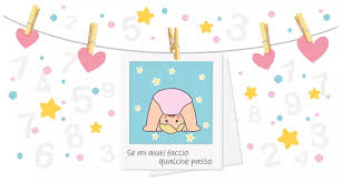 Il bambino mangia seduto sul seggiolone, in questo modo partecipa al pasto degli adulti, chiedendo di assaggiare alcune pietanze. Il Tuo Bambino Di 10 Mesi Sviluppo Del Bambino Mese Dopo Mese