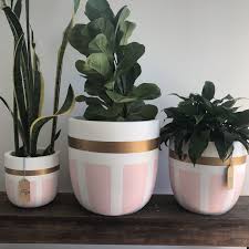 Pin De Sana Haouari Em Pots De Fleurs Peints Vasos Decorativos Vasos Potes De Cimento