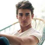 Chandra Dillon's Instagram, Twitter & Facebook