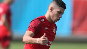 This page is about paulinho, (leverkusen/brazil). Bayer Leverkusen Paulinho Schwarmt Von Cristiano Ronaldo Bundesliga Bild De